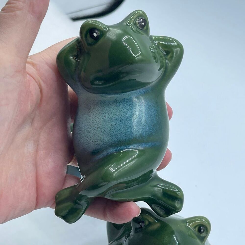 Set of 3 whimsical frog garden porch shelf sitters figures - Picture 4 of 7